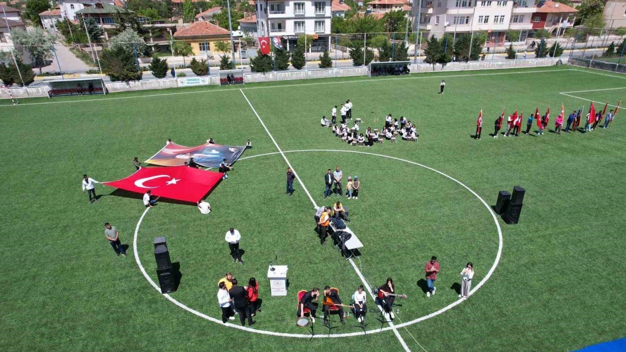Tomarza'da 19 Mayıs Coşkuyla Kutlandı: Gençlik ve Spor Bayramı Renkli Gösterilere Sahne Oldu!