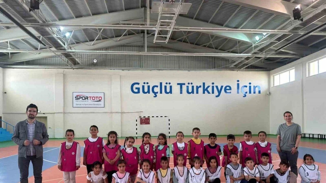Eskil'de Geleneksel Çocuk Oyunları Şenliği Heyecanı!