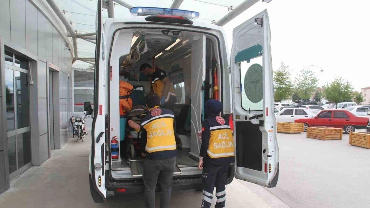 Gölgelik Tamirinde Trajedi: Adam Yüksekten Düşerek Yaralandı!