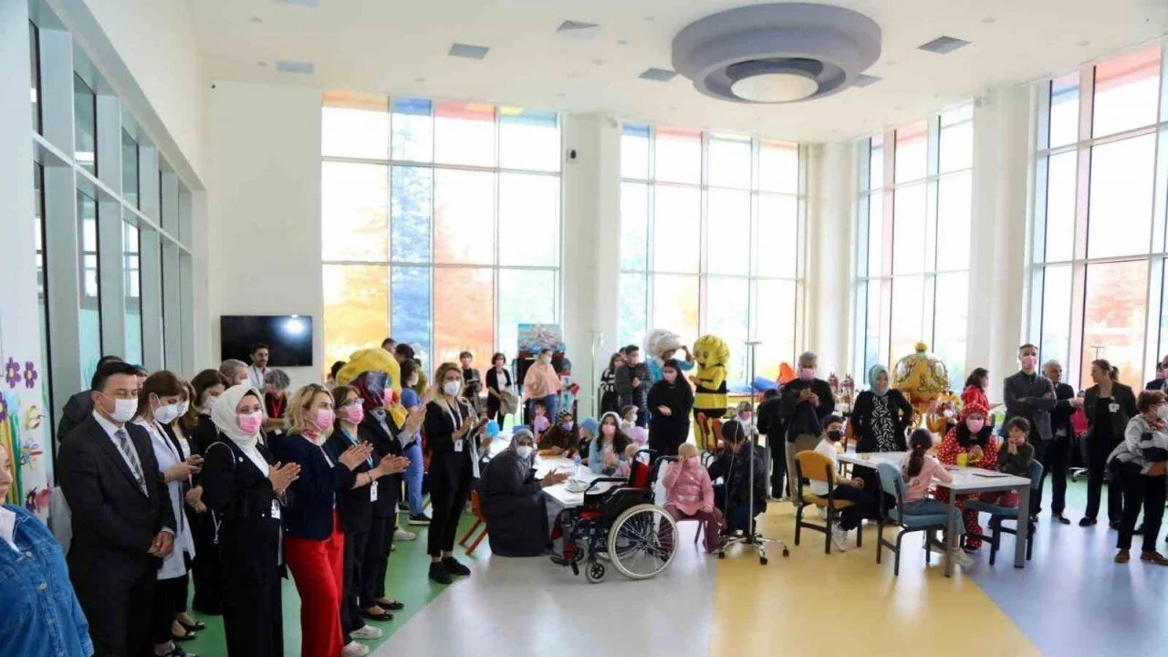 Erciyes Hemşirelik Kulübünden Çocuklara Moral Veren Etkinlik
