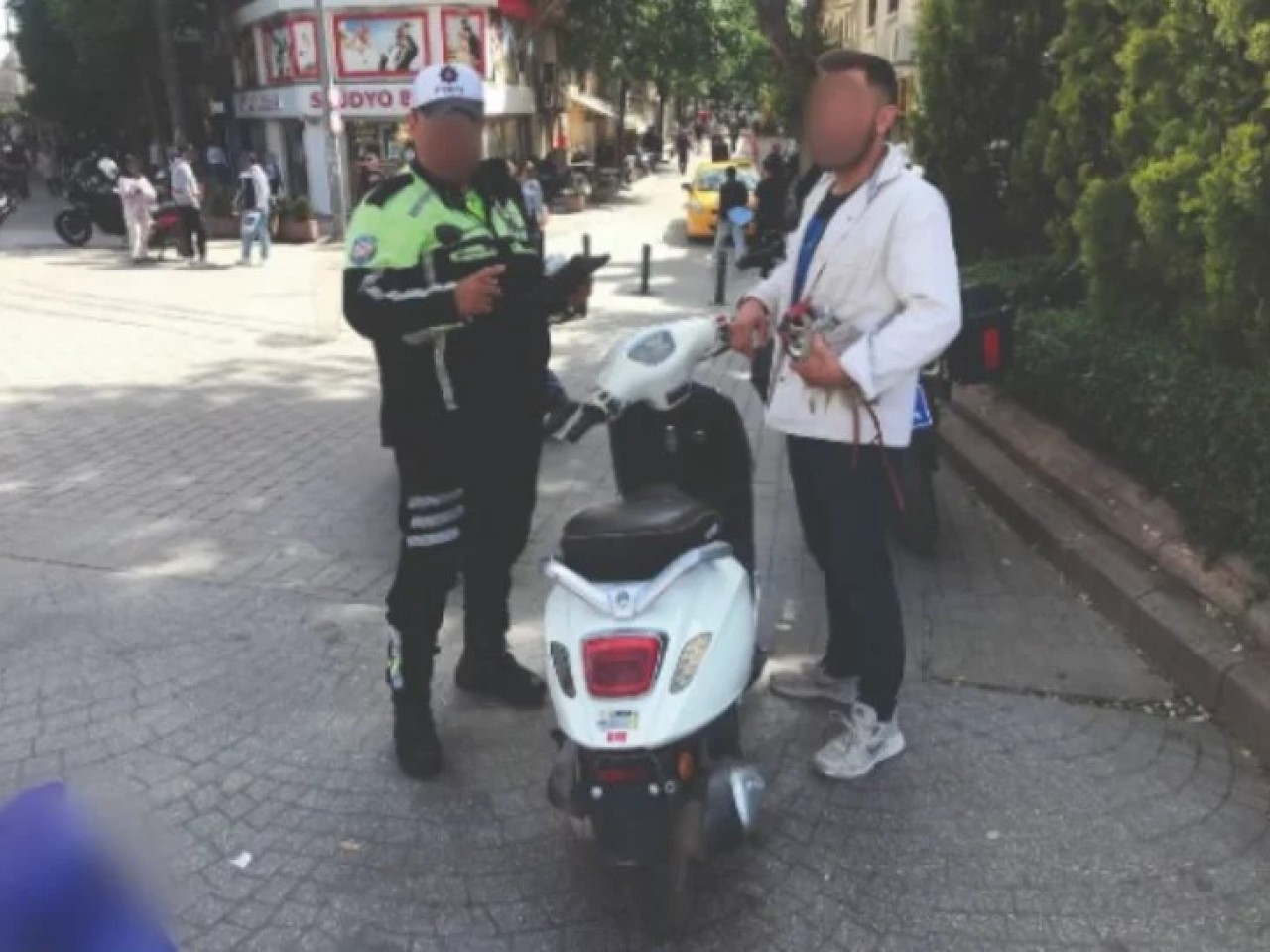 Eskişehir'de Yaya Alanlarına Giren Motosiklet ve Motorlu Bisiklet Sürücülerine Ceza!