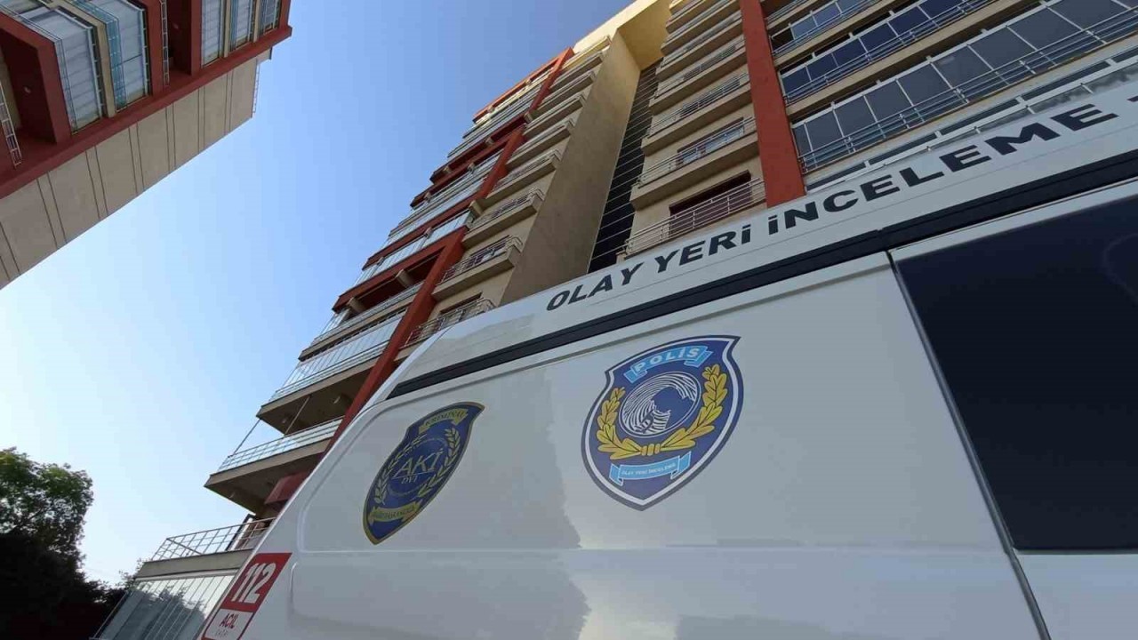 16 Yaşındaki Lise Öğrencisi Evdeki Silahla Oynarken Kendini Vurdu