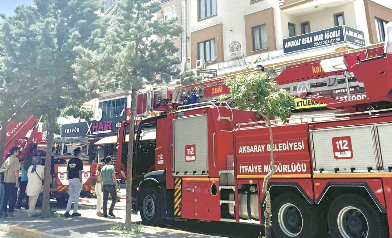 Aksaray'da Restoran Bacasında Yangın Paniğe Neden Oldu!