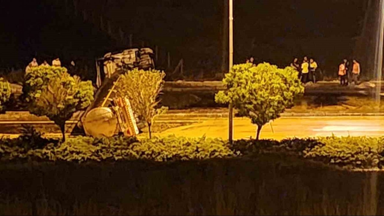 Ankara'da Zeytinyağı Yüklü Tanker Kazası: Şoför Yaralı,  Yol Trafiğe Kapatıldı