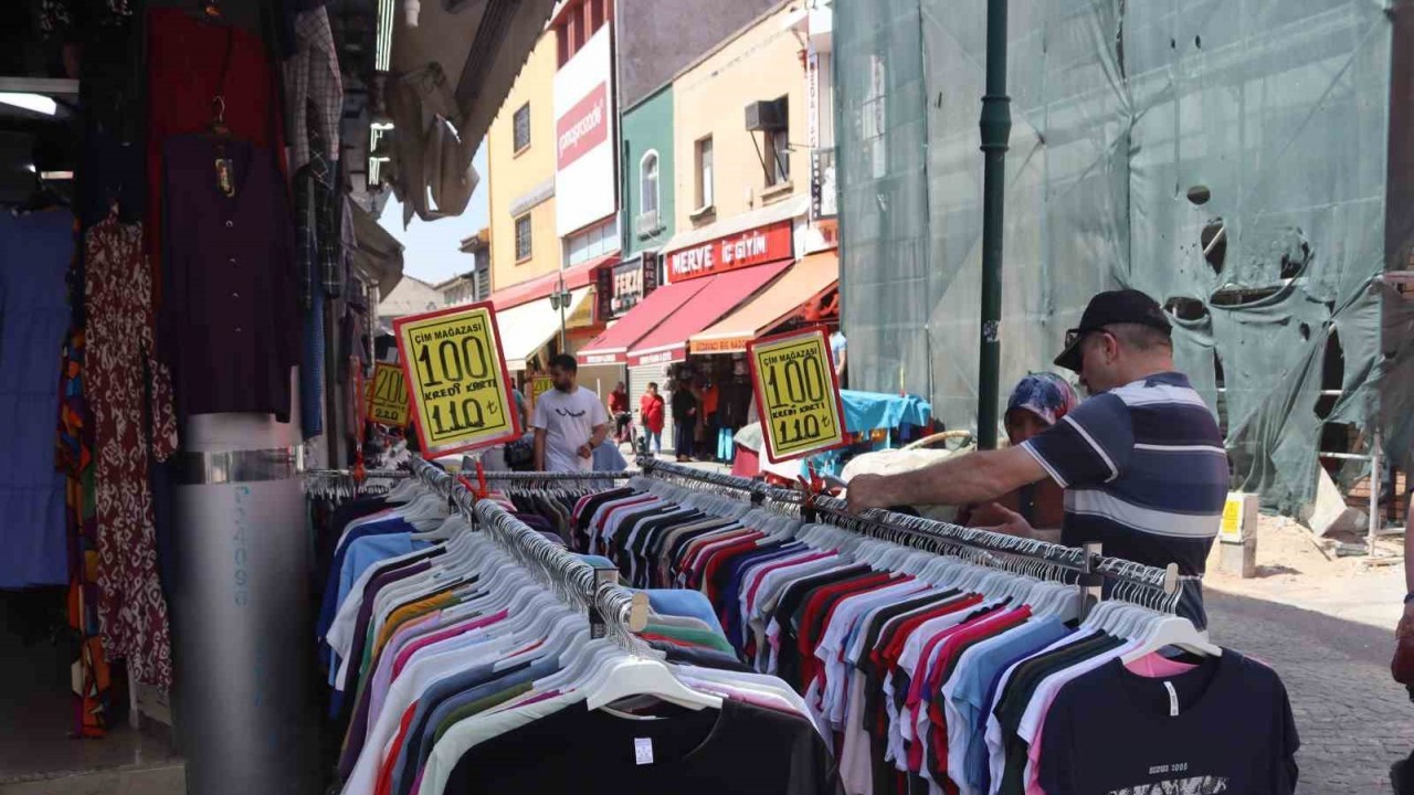 Eskişehir'de Sıcak Hava Kıyafet Tercihlerini Değiştiriyor