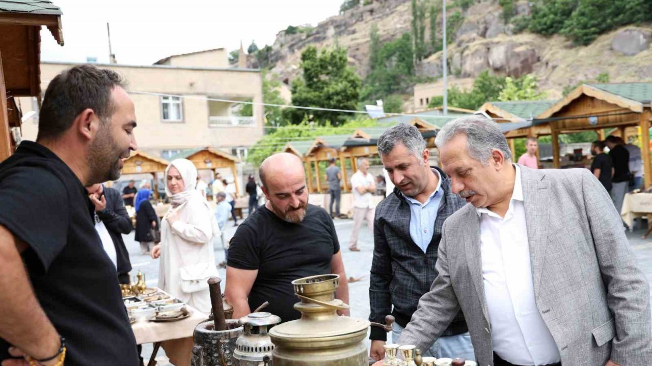 Kayseri Talas Antika Pazarı Bu Pazar Tarihe Yolculuğa Davet Ediyor