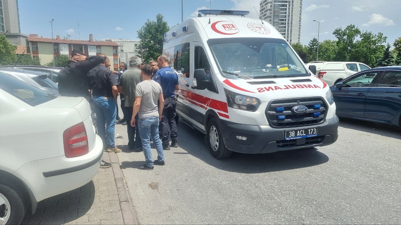 Kayseri'de Sokak Ortasında Silahlı Saldırı: 1 Yaralı