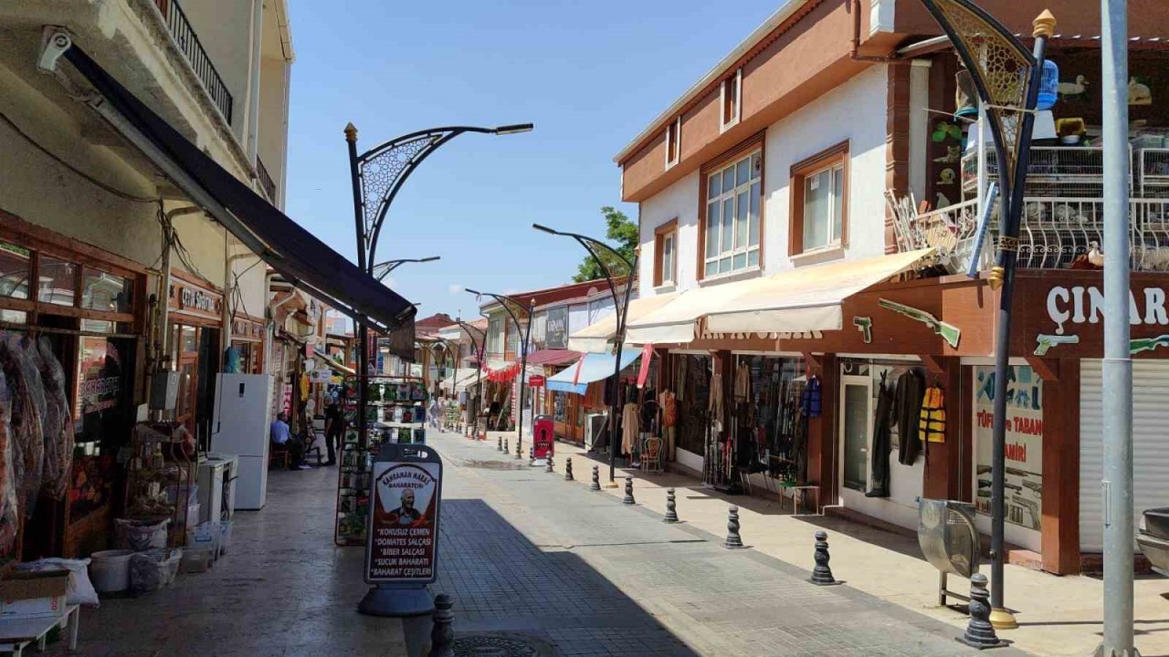 Kırşehir'de Tarihi Uzun Çarşı Kurban Bayramı Alışverişiyle Doldu!