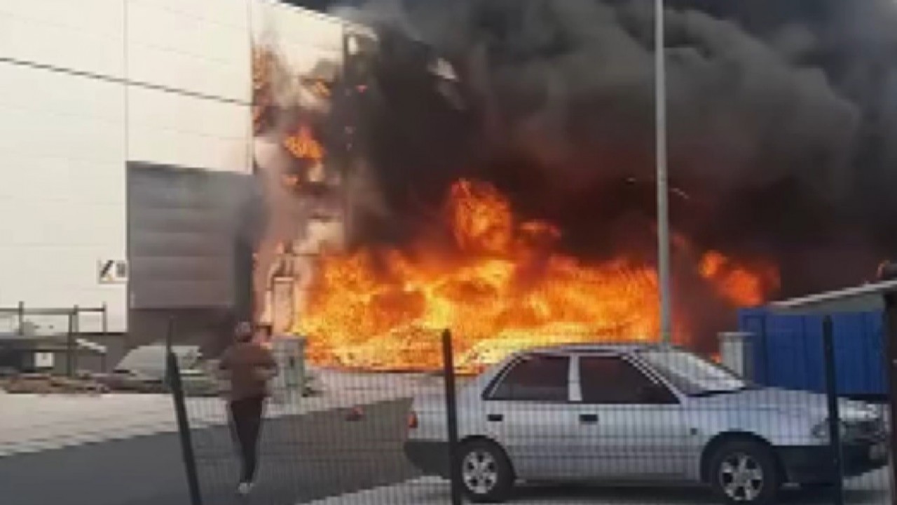 Konya'da Sünger Fabrikasında Yangın