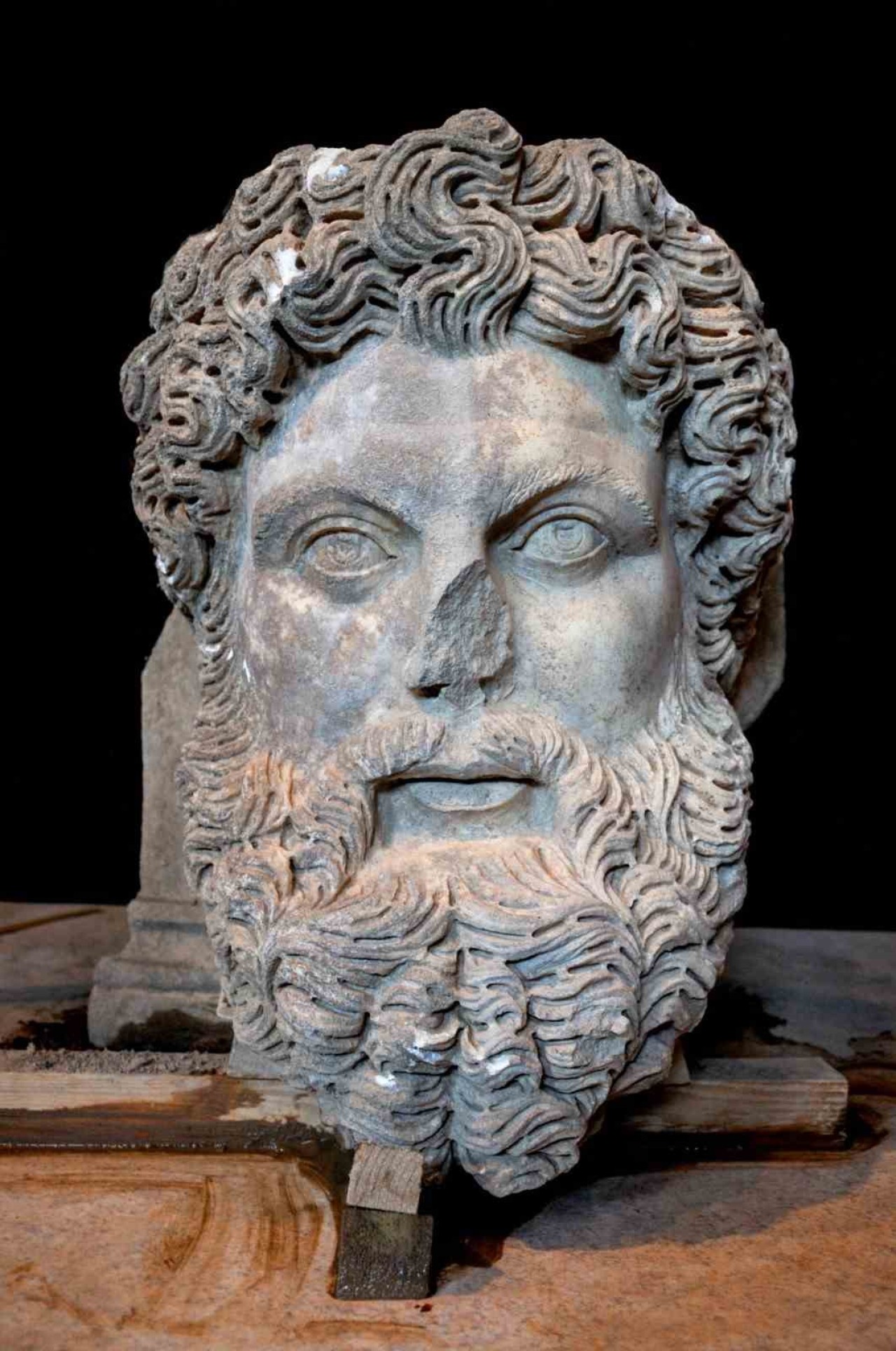 Aphrodisias'ta Antik Tanrının Gizemi Çözüldü! Kolosal Zeus Başı Bulundu!
