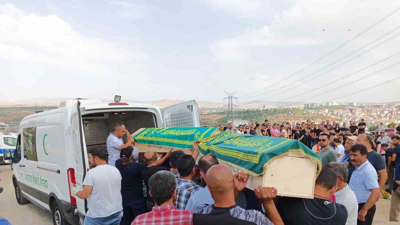 Babaları Tarafından Öldürülen İki Kardeş Cenazeleri Bugün Toprağa Verildi