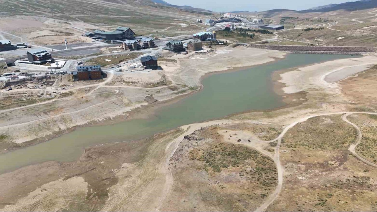 Erciyes'in Simgesi Tekir Göleti Kuraklığa Yenik Düştü!
