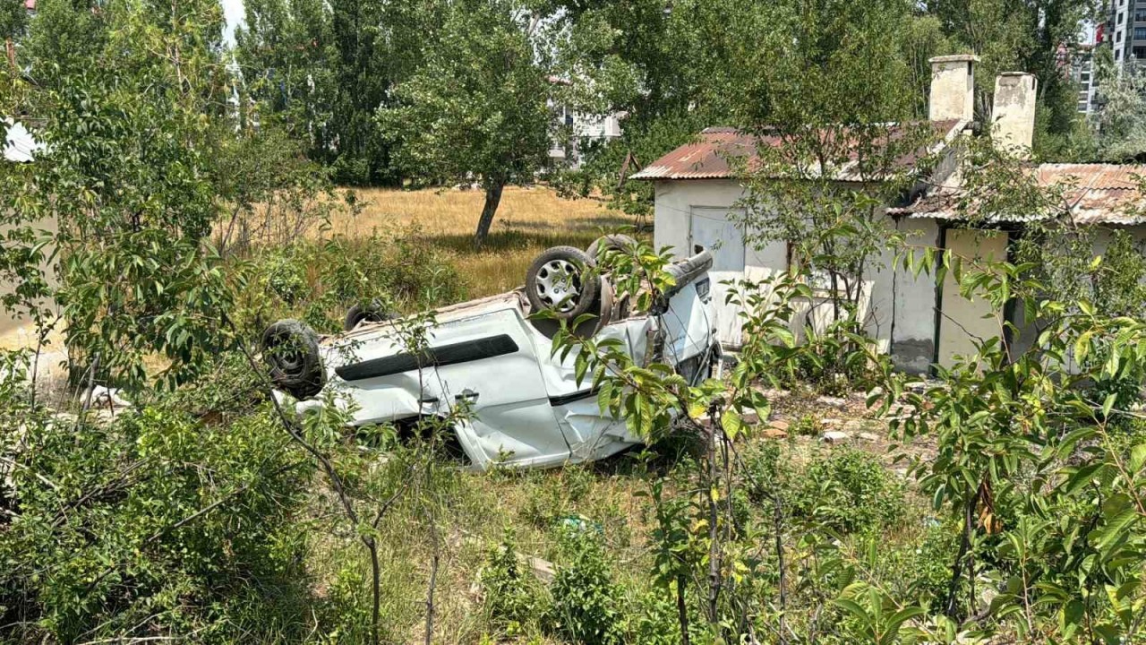 Hafif Ticari Araç Takla Attı: Viraj Faciası