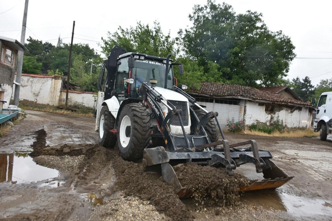 Selden Etkilenen Mahallelerde Yolları Açtı