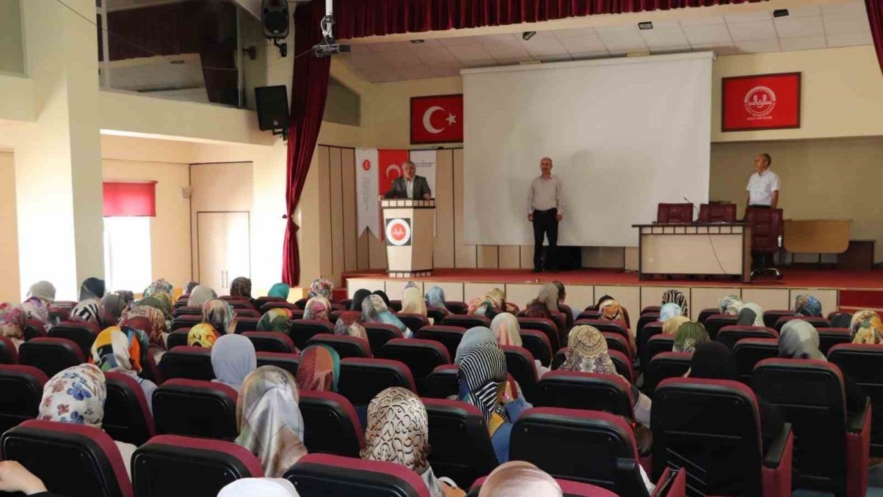 Sivas'ta Yaz Kur'an Kursları Öğreticileri Bilgilendirildi!