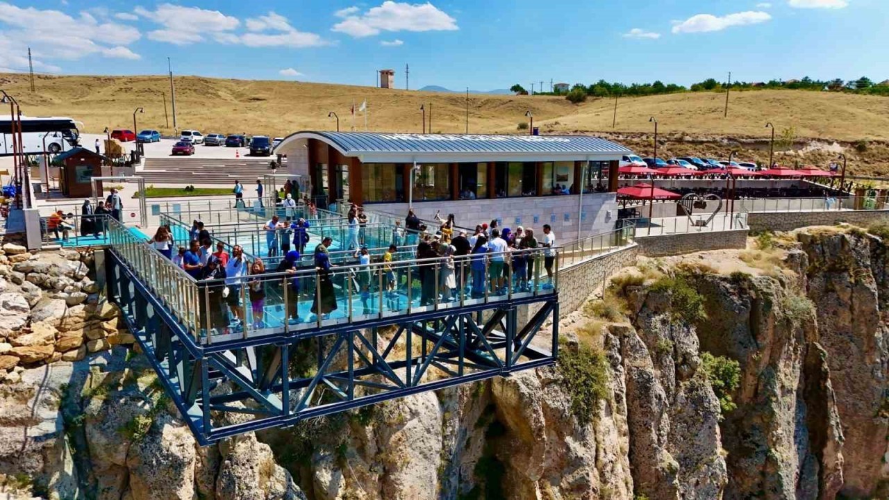 Aksaray'a Gelen Turistlerin Yeni Favorisi: Ihlara Cam Teras