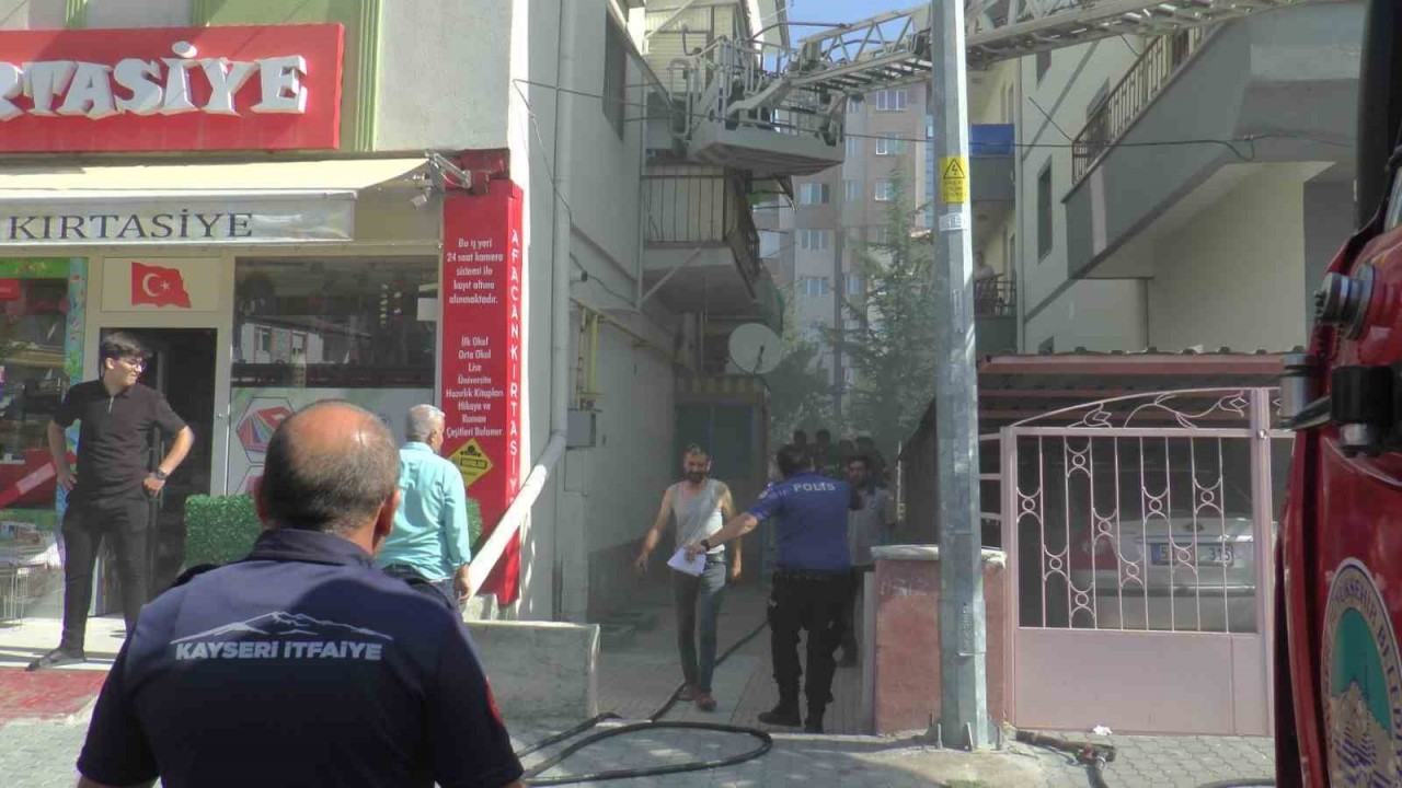 Annesiyle Tartışan Genç Evi Ateşe Verdi
