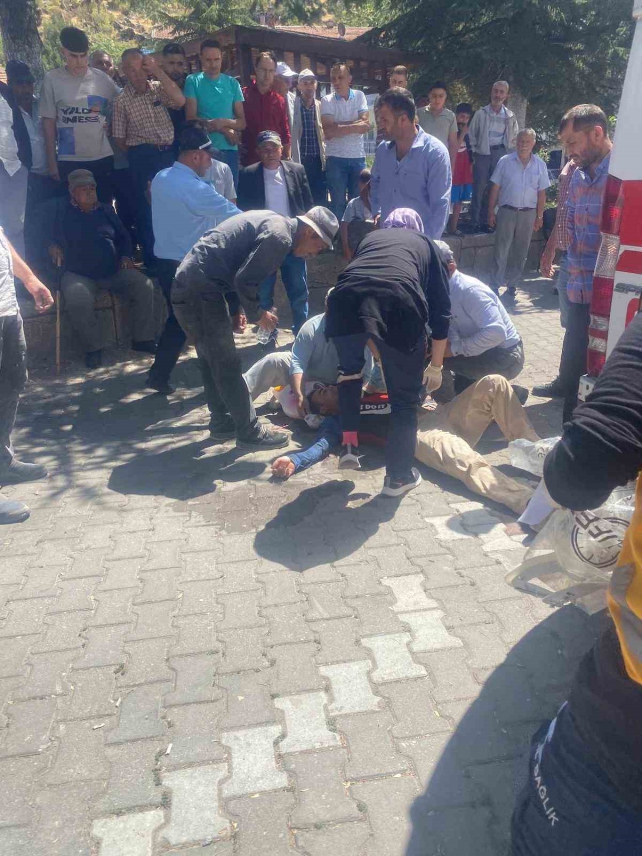 Çatı Tamiri Yaparken Düşen İşçi Ağır Yaralandı