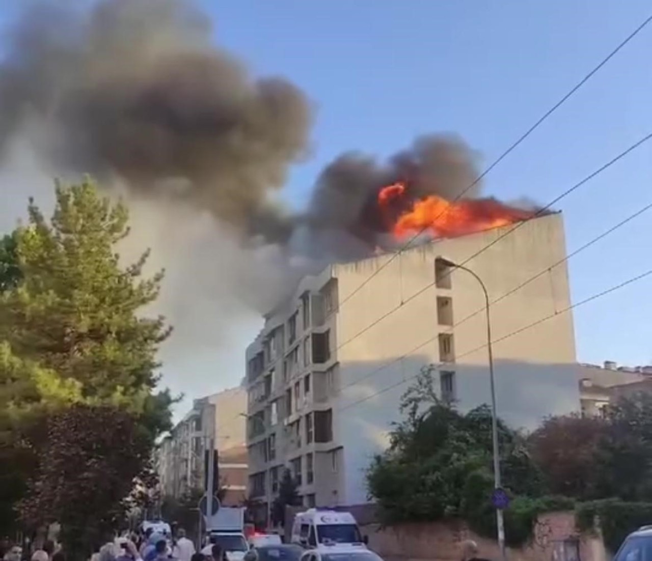 Eskişehir'de 5 Katlı Binada Yangın Paniği!