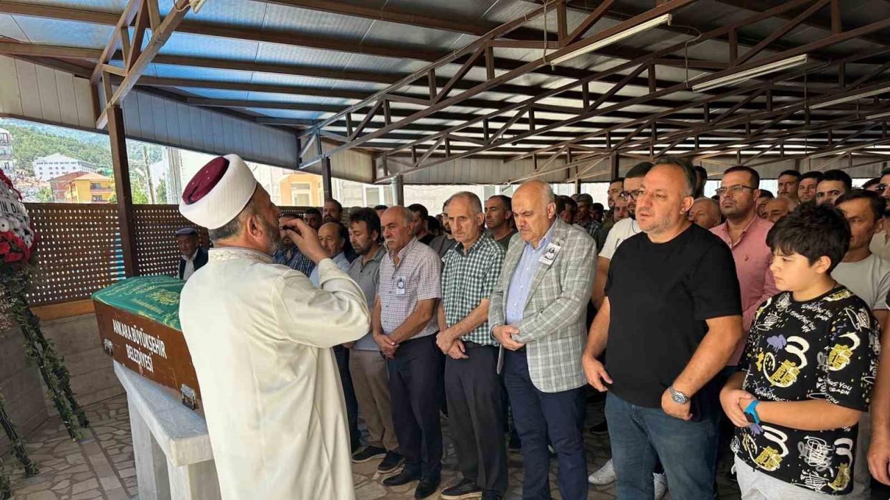 Kırgızistan Lenin Dağı'nda Hayatını Kaybeden Dağcı Abdullah Özdemir,  Kızılcahamam'da Toprağa Verildi
