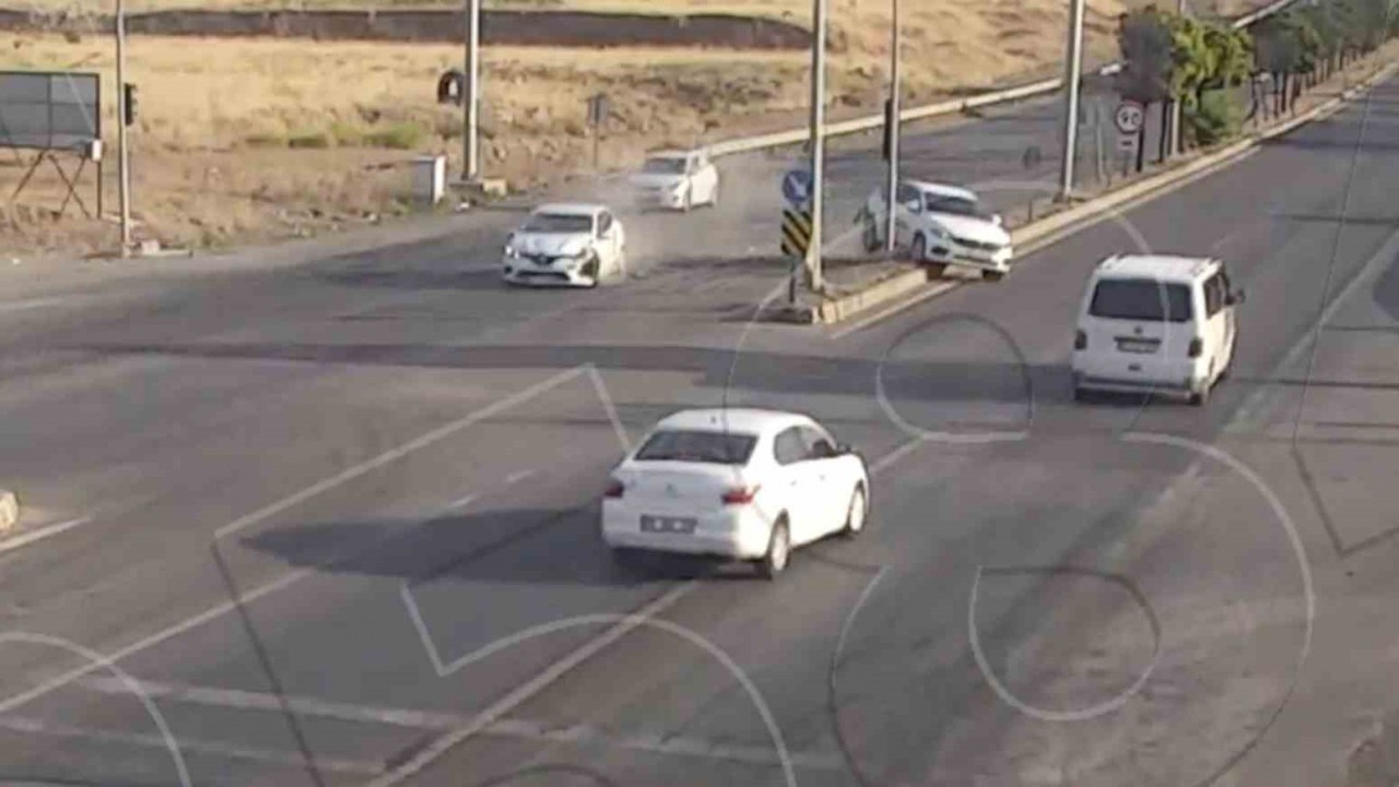 "Kırıkkale’de Trafik Kazaları KGYS Kameralarına Yansıdı: Dikkatsizlik Felakete Yol Açıyor"