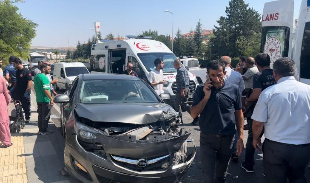 Polatlı’da Cenazeye Giderken Kaza: 5 Kişi Yaralandı