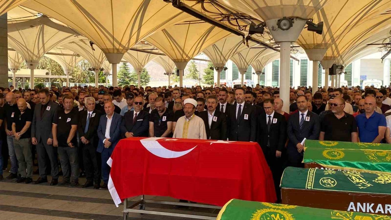 "TPAO Arama Daire Başkanı Sadioğlu,  Karşıyaka Mezarlığı'nda Son Yolculuğuna Uğurlandı"