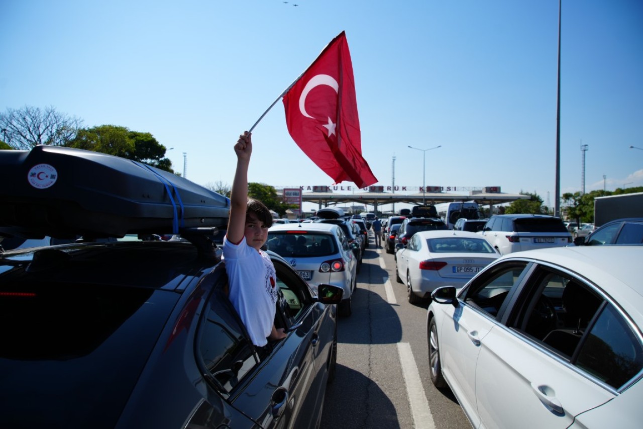 Gurbetçilerin Dönüş Yolculuğu:''Ezan Sesine Ve Bayrağa Hasret Kalıyoruz''