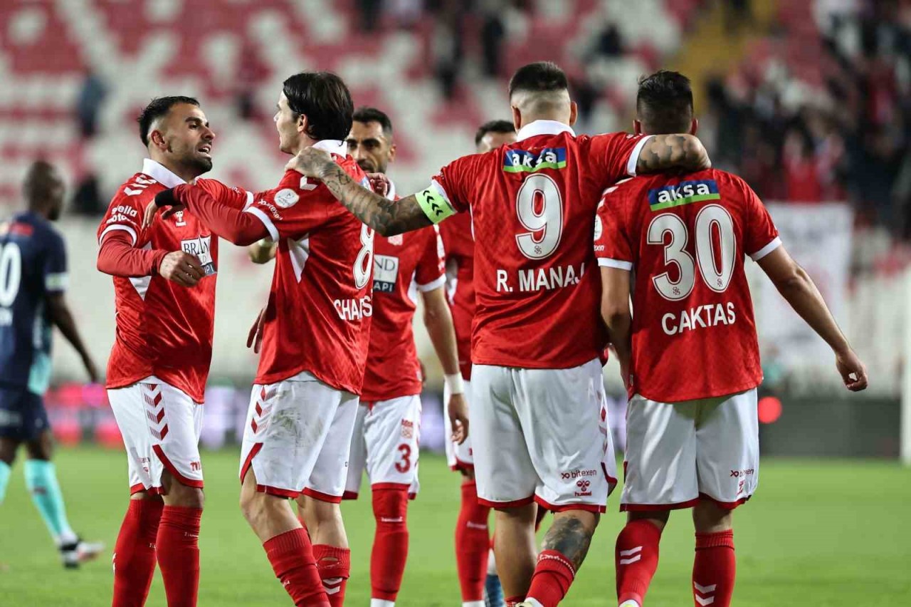 Sivasspor Evinde Zorlanmaya Devam Ediyor