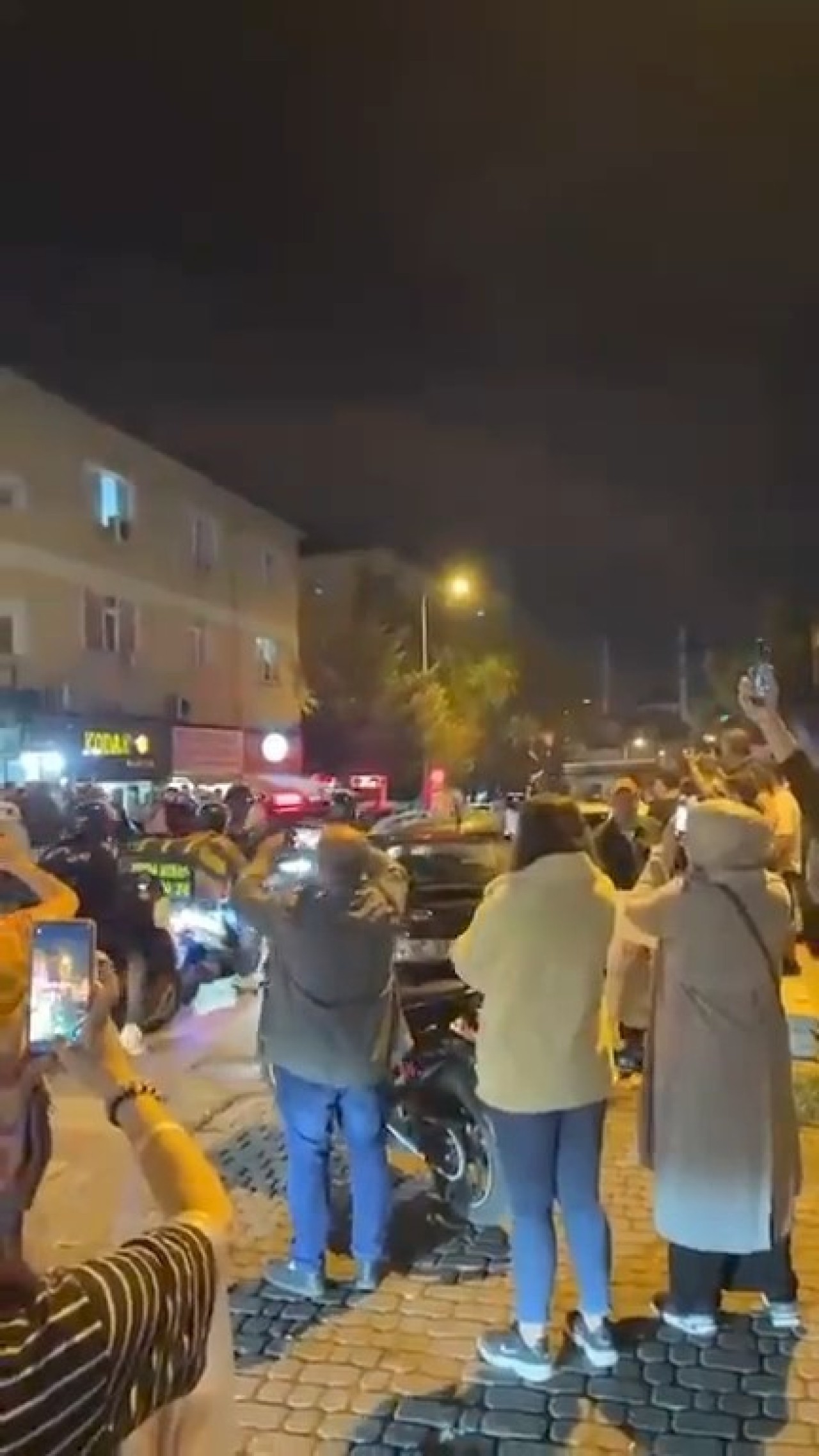 Ümraniye'de Şehit Şeyda Yılmaz'ın İzi Karanfillerle Taze Tutuldu