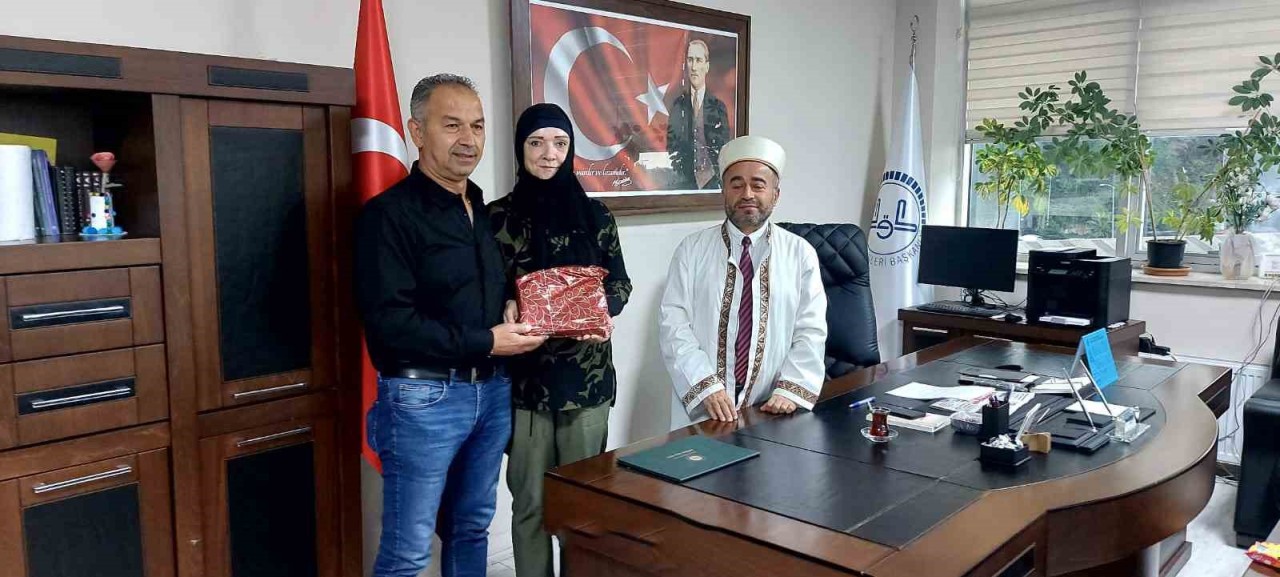 Almanya Vatandaşı Barbara D,  İslamiyet'i Seçti
