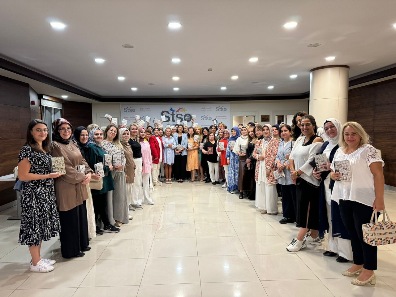 Sivas Okuyan Kadınlar Derneği,  Eylül Ayında Yazar Nermin Bezmen’i Ağırladı