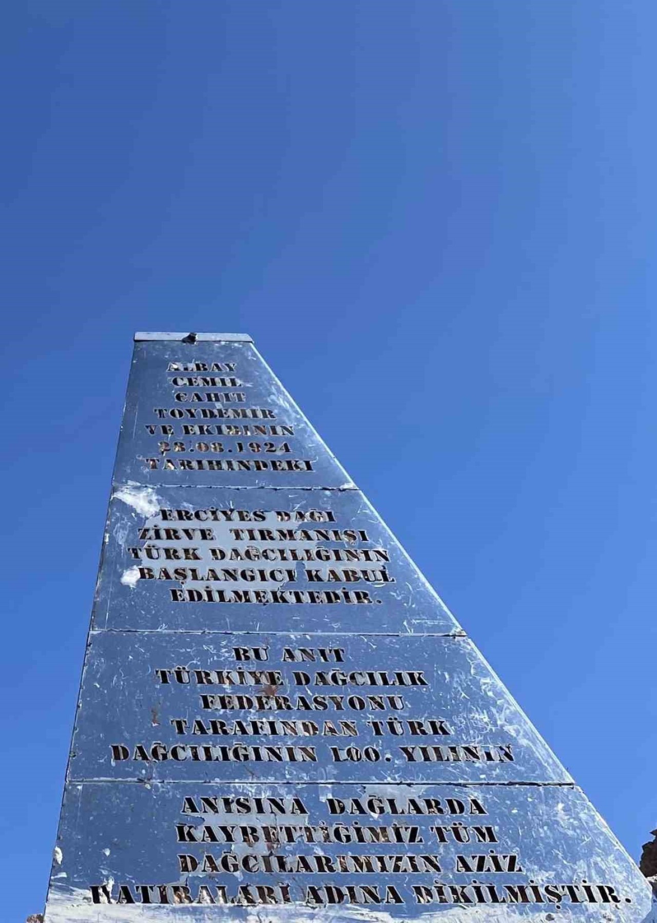 Kayseri Erciyes Dağı'nda Parlayan Cisim Anıt Oldu