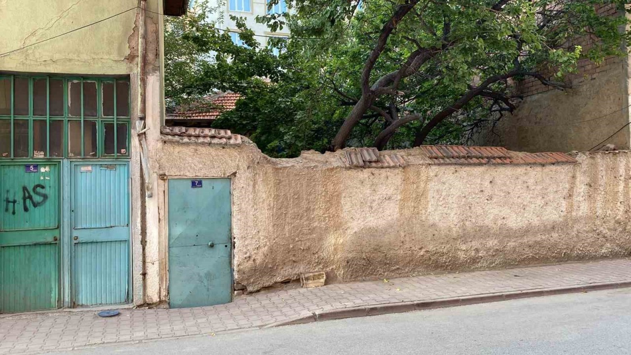 Konya'da Bahçede Toprağa Gömülü Kadın Cesedi Bulundu