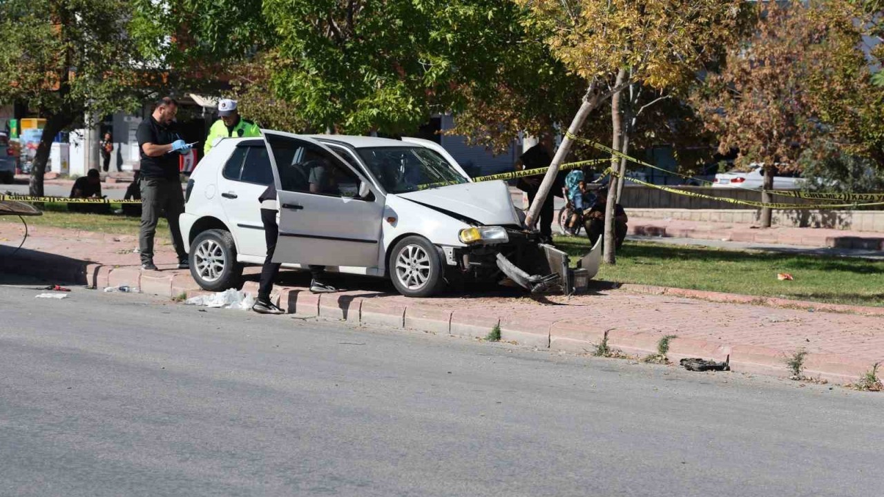 Konya'da Kalp Krizi Geçiren Sürücü Ağaca Çarptı