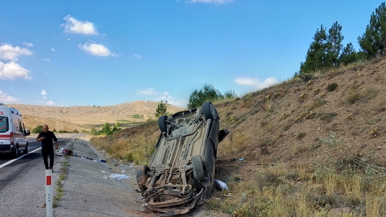 Sivas'ta Araç Takla Attı: 2’si Çocuk 4 Kişi Yaralandı