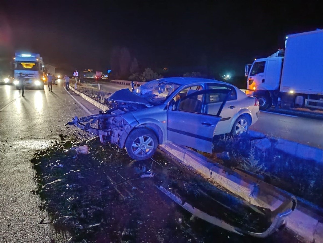 Sivas’ta Kafa Kafaya Çarpışan İki Otomobilde 1 Ölü,  2 Yaralı