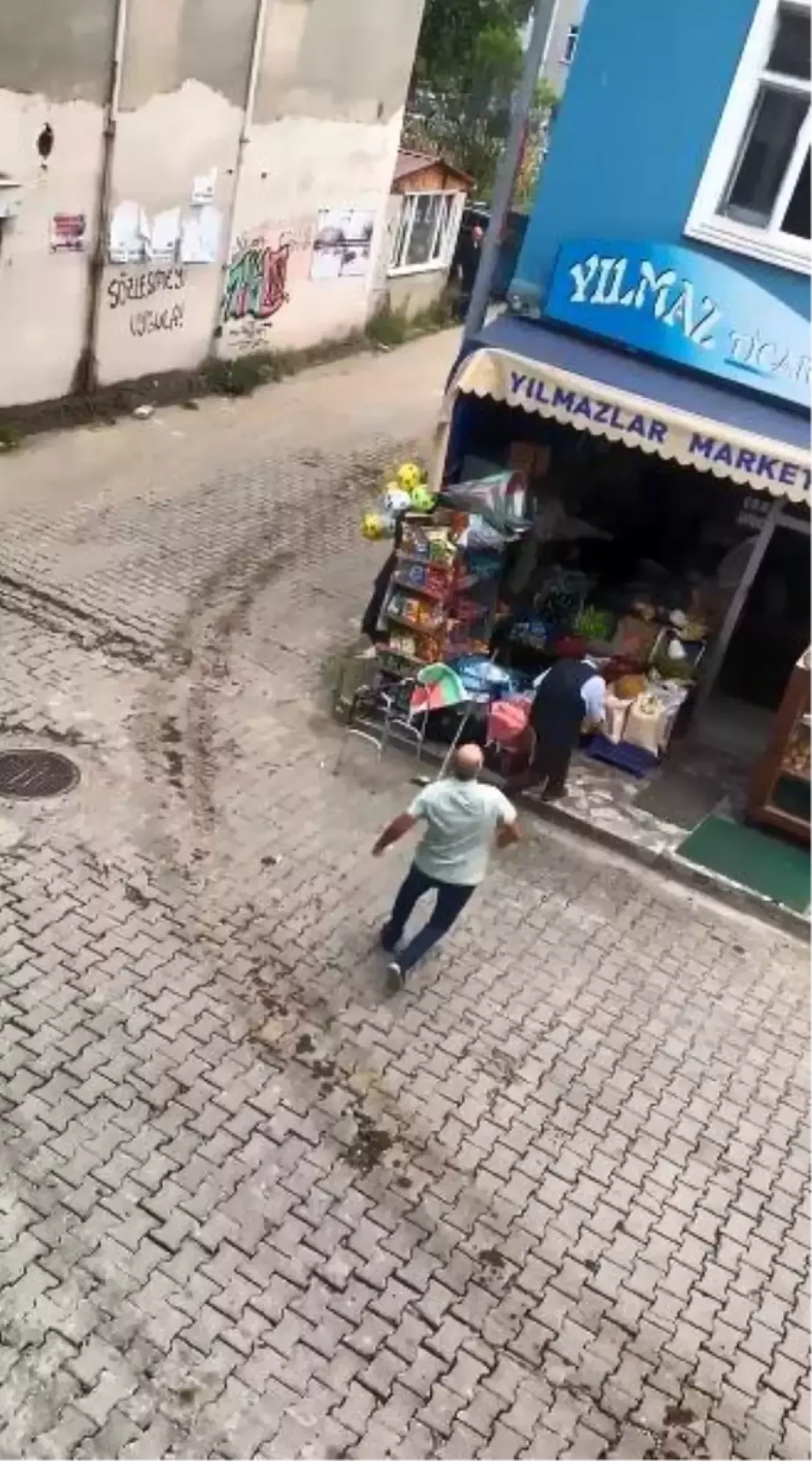 Artvin'de Bina Çöktü: 91 Yaşındaki Adam Saniyelerle Kurtuldu