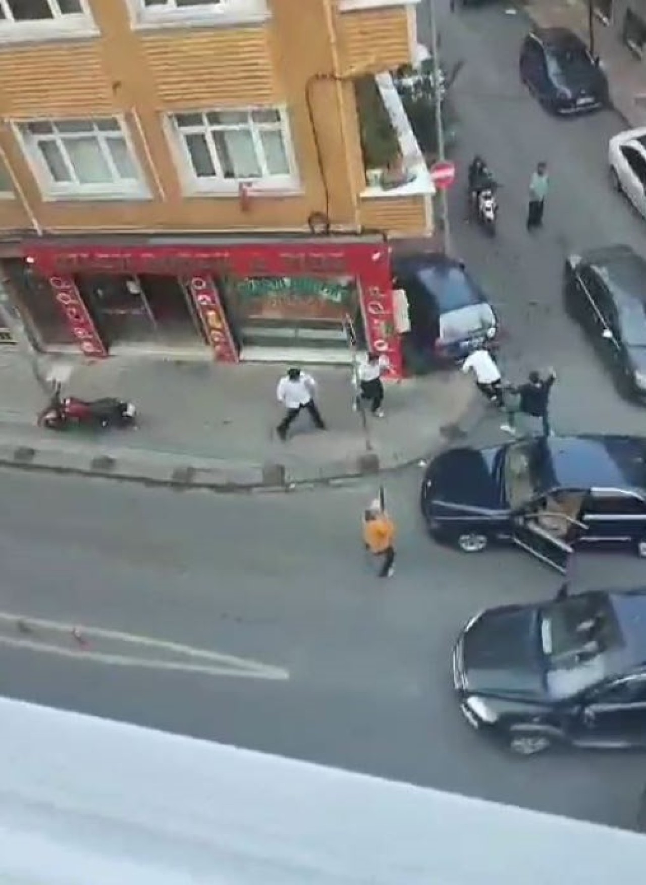 Bayrampaşa'da Dehşet Anları: Park Kavgası Kan Dökülmesine Yol Açtı!