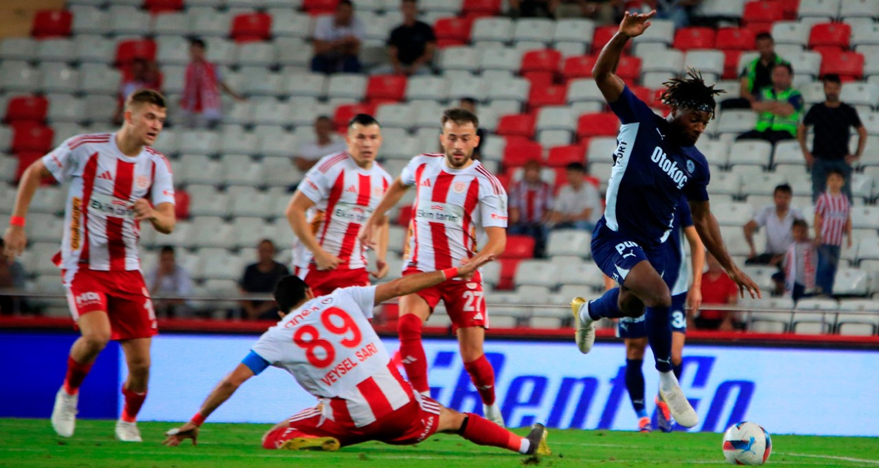 Fenerbahçe-Antalyaspor Maç Özeti:Fenerbahçe 2 Gol İle Güldü