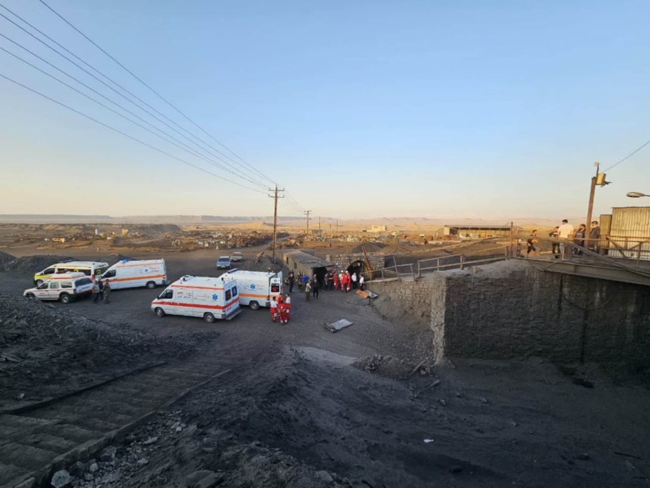 İran'da Korkunç Maden Faciası: Tebes'teki Patlamada 52 İşçi Hayatını Kaybetti