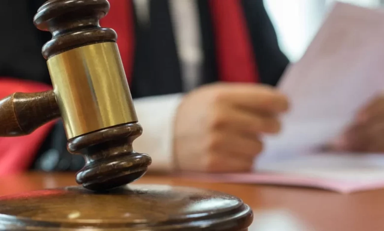 71 Yaşındaki Adam,  10 Yıl Süren Tecavüz Davasında Yargılanıyor
