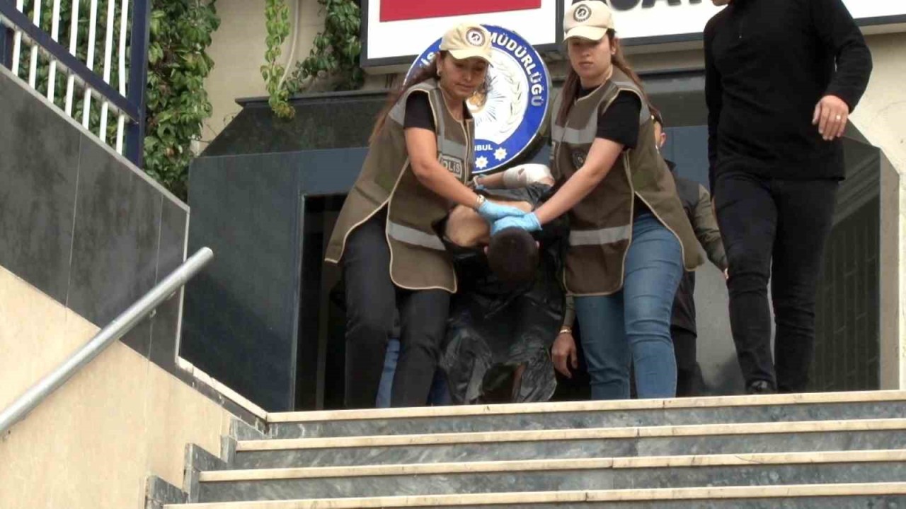 Sivaslı Polisi Şehit Eden Zanlı Siyah Çöp Poşeti İçinde Adliyeye Götürüldü