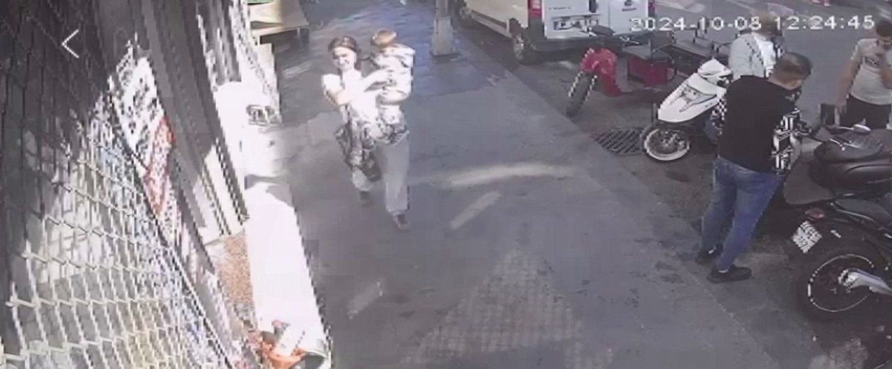 Fatih'te Bebekli Hırsızlık Olayı: Kask Çalındı