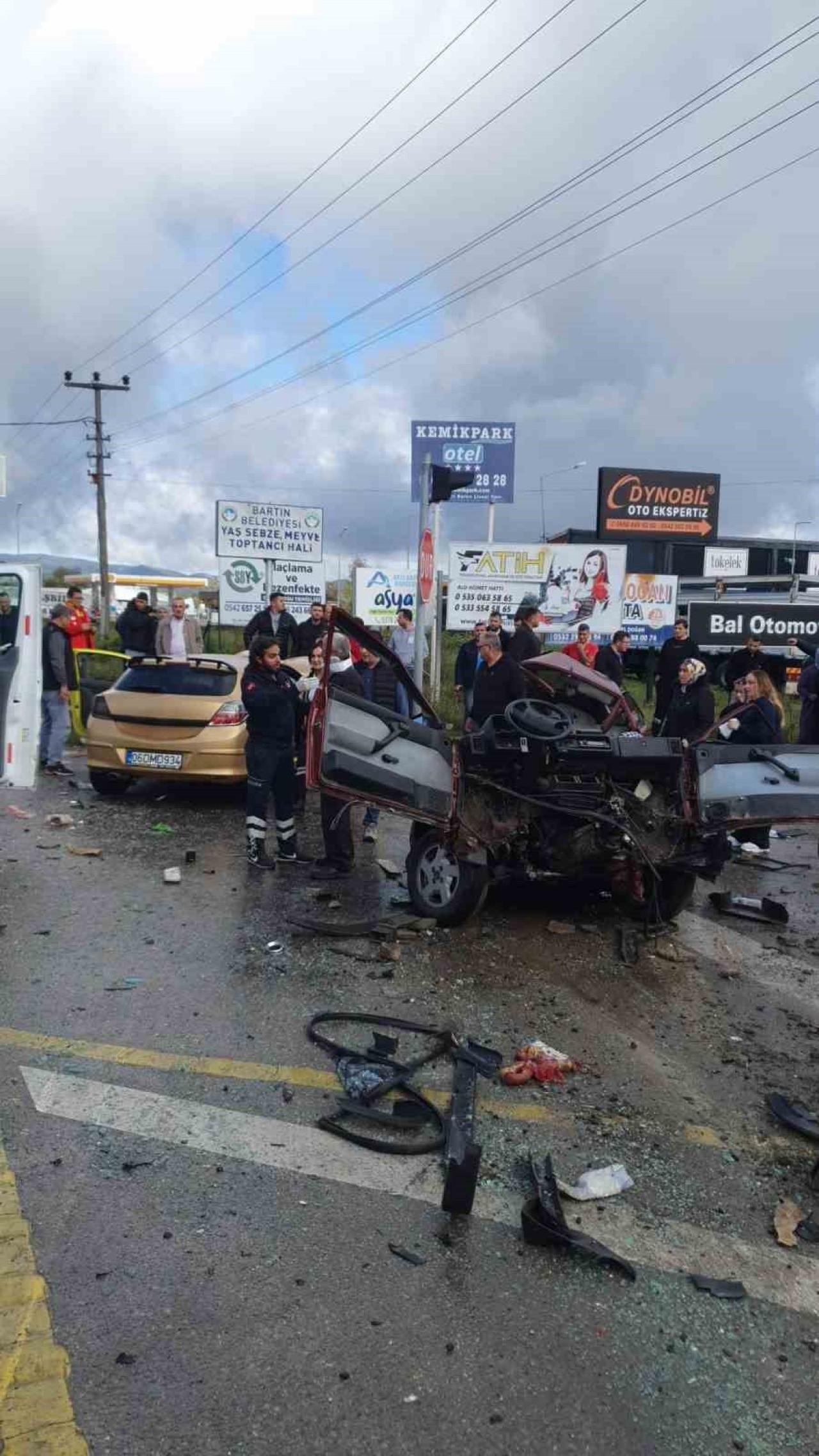 Bartın’da Feci Kaza: İki Otomobil Çarpıştı,  6 Yaralı