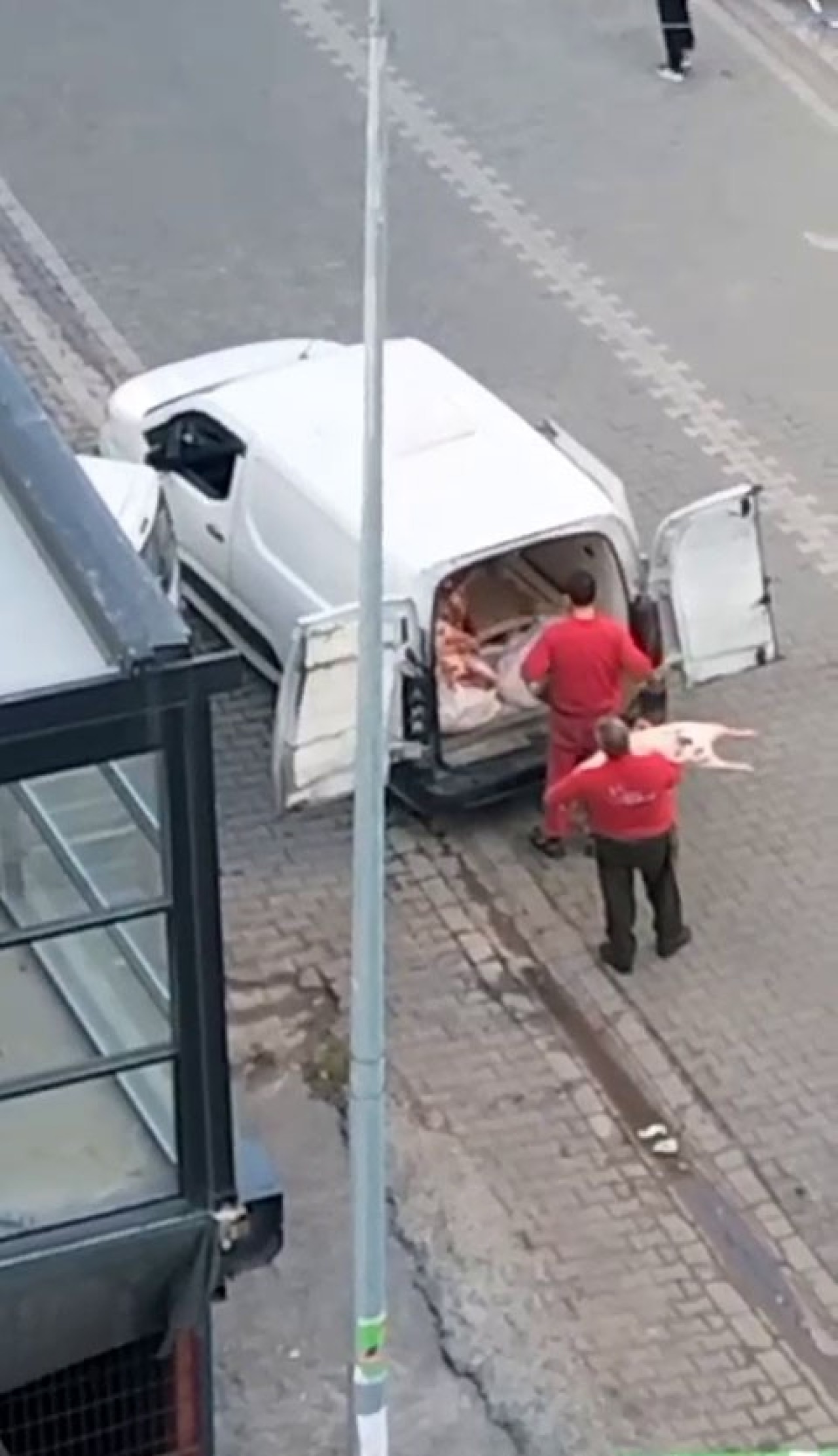 Esenyurt'ta Hijyen Kurallarını İhlal Eden Kasap Tepki Çekti
