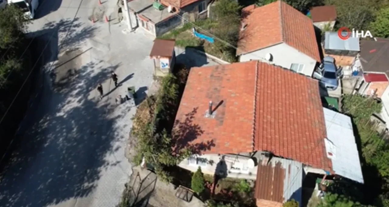 Zonguldak'ta Maden Ocağı Yakınındaki Evlerde Çatlaklar Mahalle Sakinlerini Korkutuyor