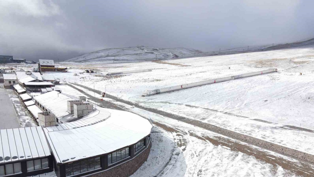 Erciyes Dağı,  Yağan Karla Beyaza Büründü