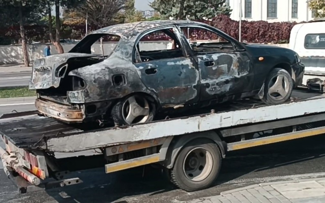 Gaziantep’te Akaryakıt İstasyonu Çıkışında Araç Alev Aldı