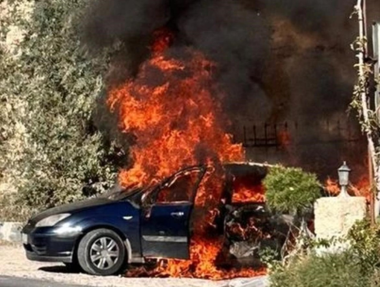 Nevşehir’de Park Halindeki Araç Yanarak Kullanılamaz Hale Geldi